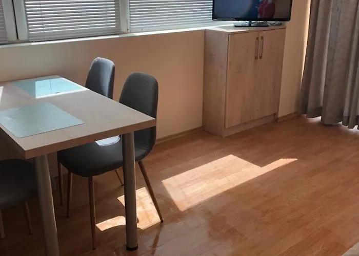 първа линия лазур Apartamento Pomorie