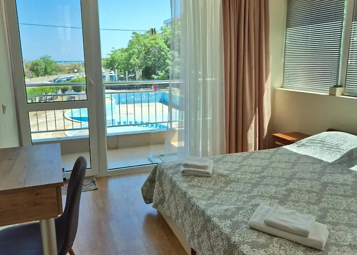 първа линия лазур * Pomorie